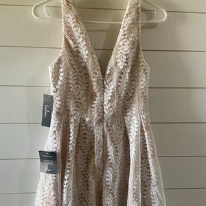NWT Lulus v neck short dress
